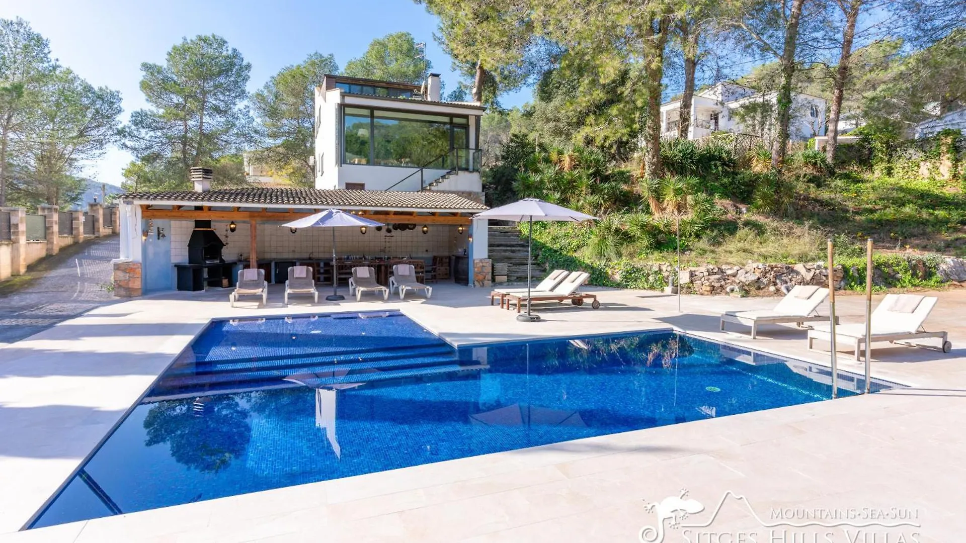 Spacious Villa Santa Fe - private pool, big garden&A/C close to Sitges Olivella España