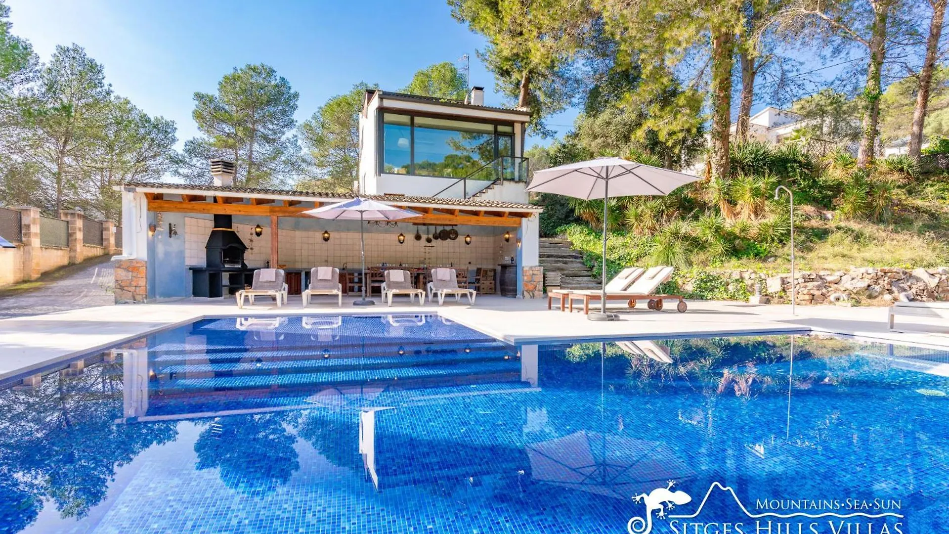 Spacious Villa Santa Fe - private pool, big garden&A/C close to Sitges Olivella
