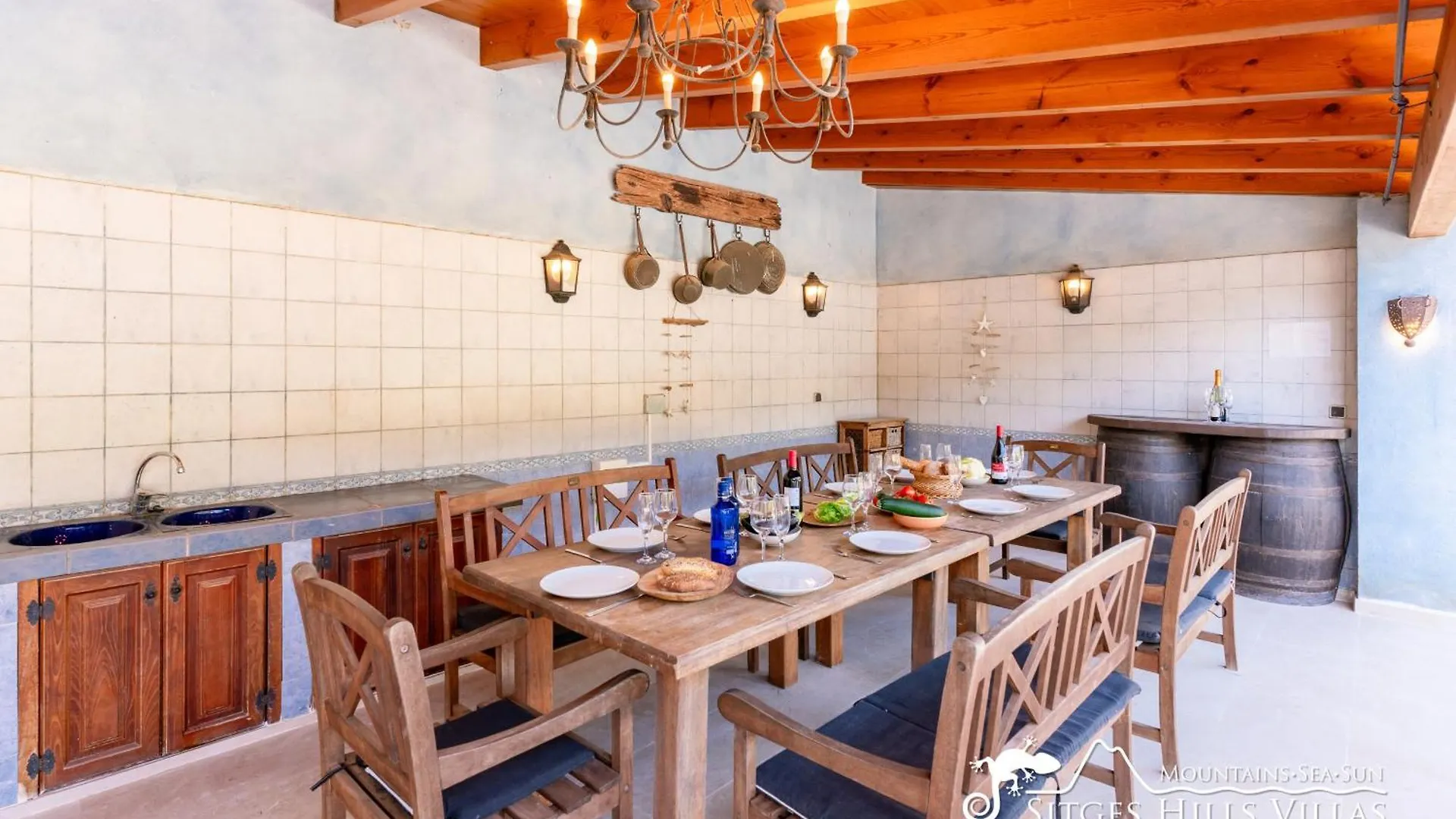 Spacious Villa Santa Fe - private pool, big garden&A/C close to Sitges Olivella