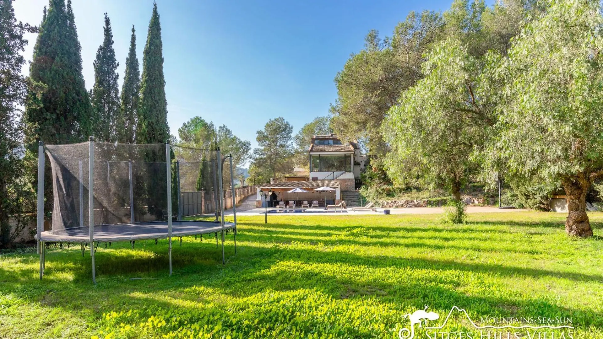 Spacious Villa Santa Fe - private pool, big garden&A/C close to Sitges Olivella